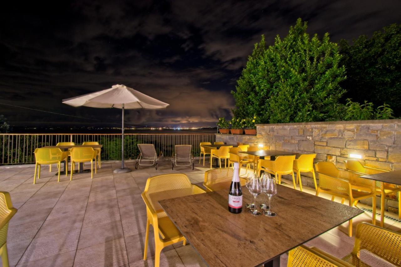 Sea View Guesthouse Opara ไพราน ภายนอก รูปภาพ