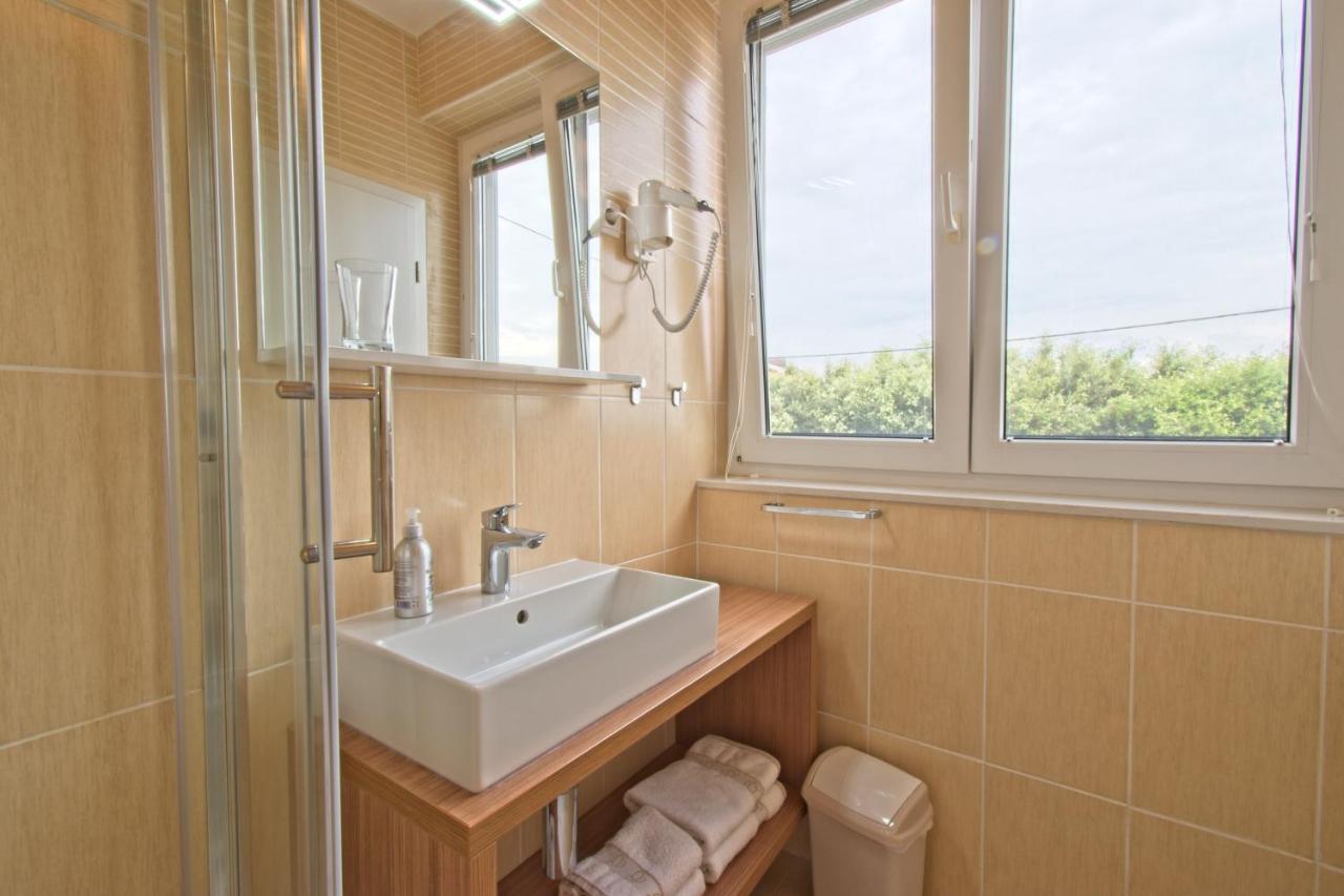 Sea View Guesthouse Opara ไพราน ภายนอก รูปภาพ