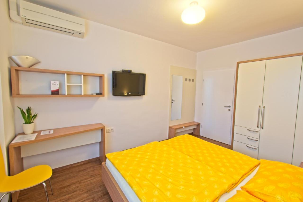 Sea View Guesthouse Opara ไพราน ภายนอก รูปภาพ