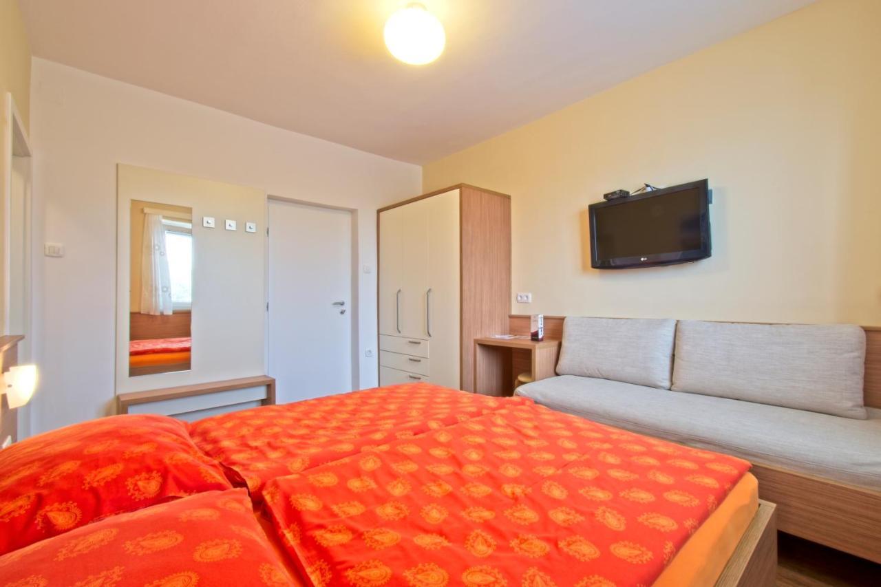 Sea View Guesthouse Opara ไพราน ภายนอก รูปภาพ