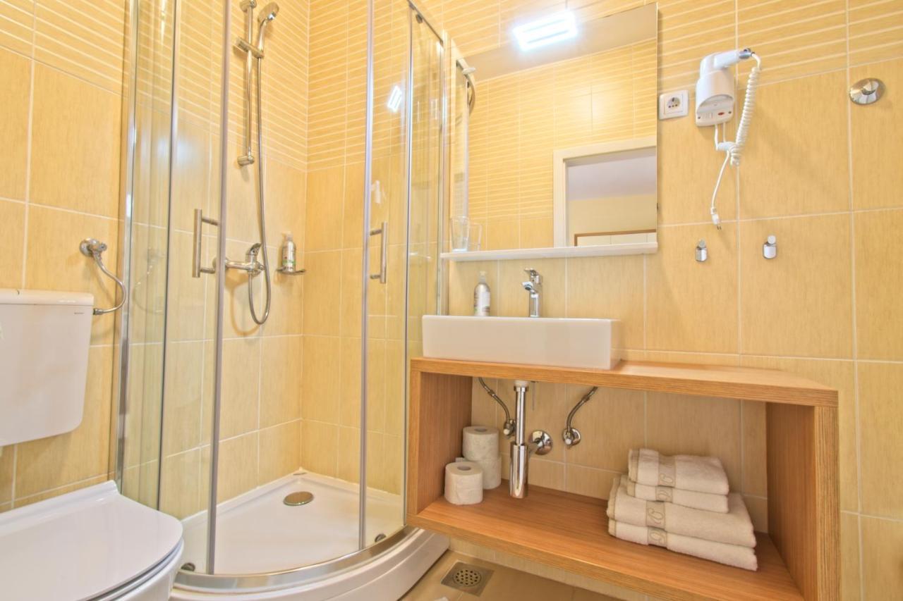 Sea View Guesthouse Opara ไพราน ภายนอก รูปภาพ