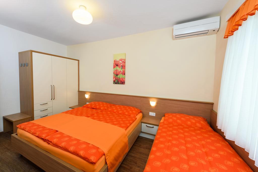 Sea View Guesthouse Opara ไพราน ภายนอก รูปภาพ