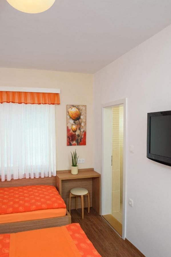 Sea View Guesthouse Opara ไพราน ภายนอก รูปภาพ