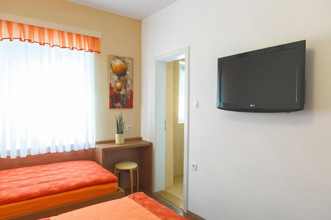 Sea View Guesthouse Opara ไพราน ภายนอก รูปภาพ