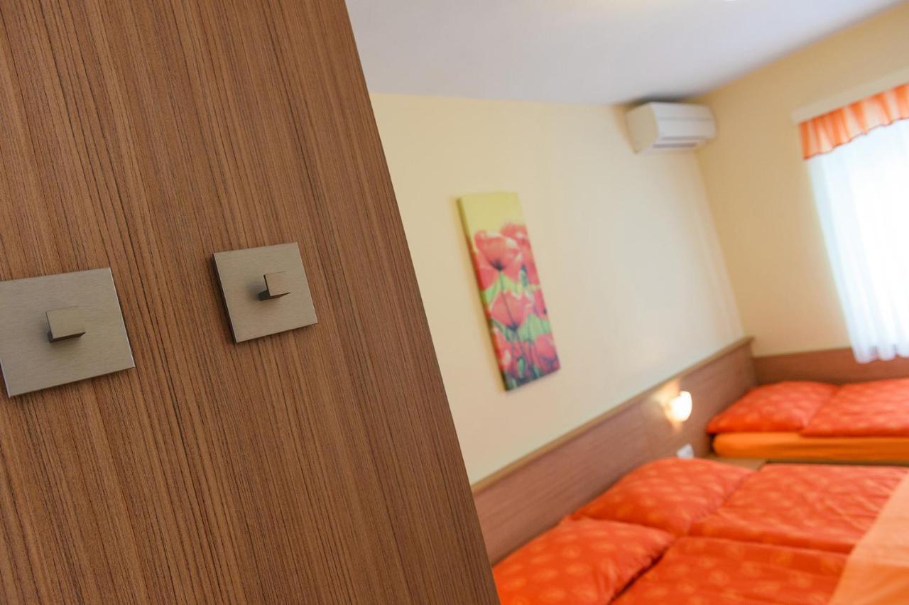 Sea View Guesthouse Opara ไพราน ภายนอก รูปภาพ